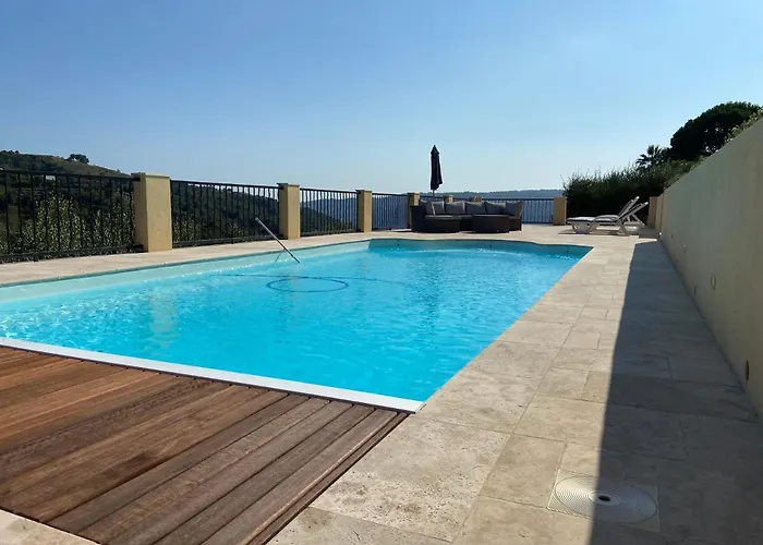 Villa avec piscine chauffée Nice collines