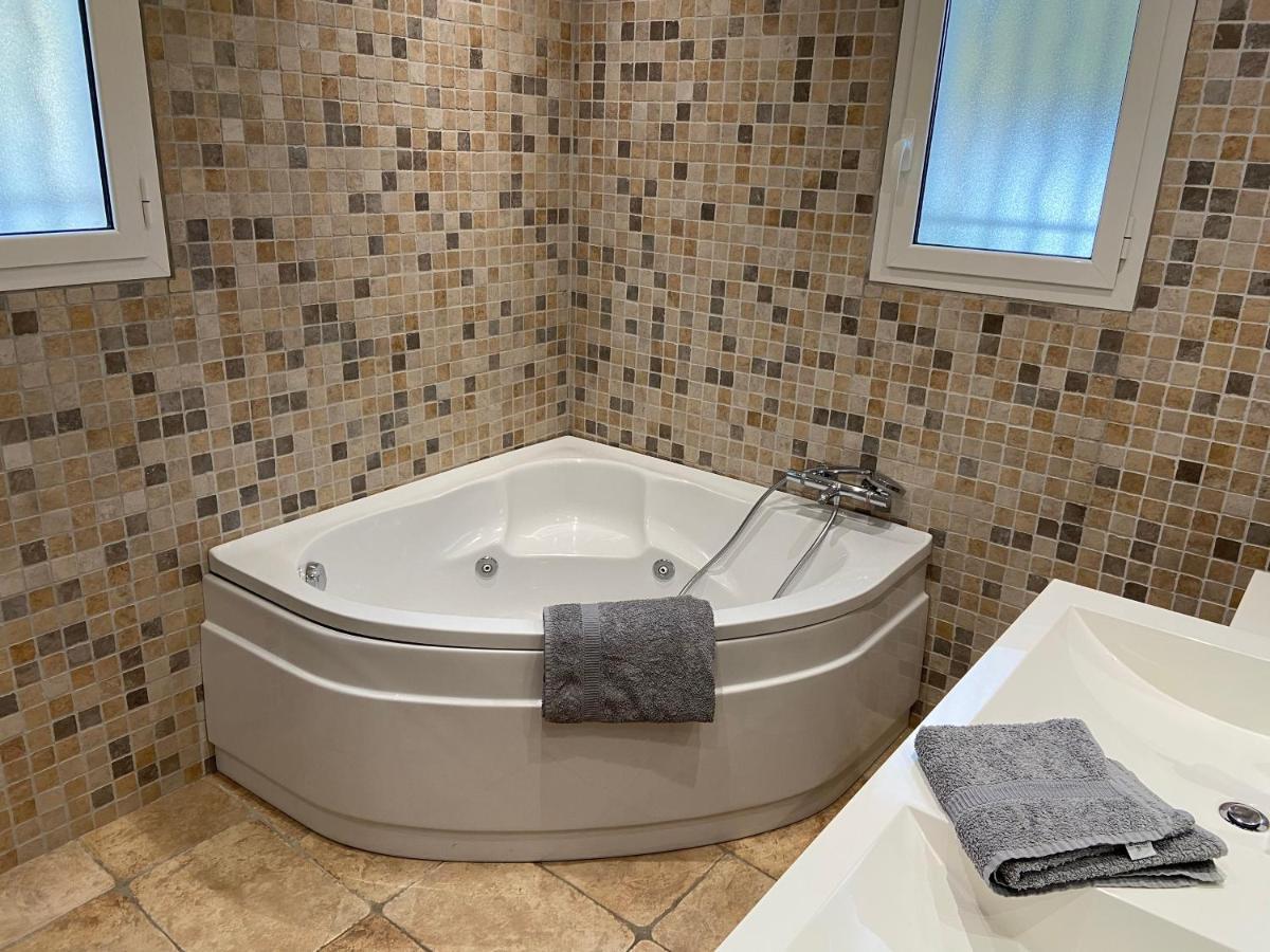 Avec Piscine Chauffée Collines